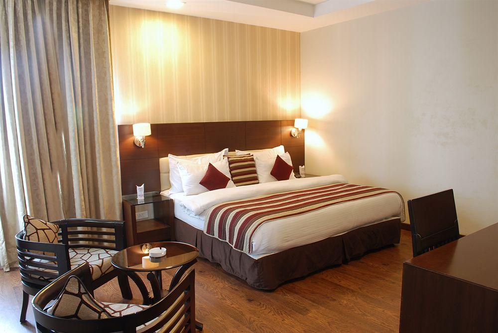Liv Inn - Naraina New Delhi Eksteriør billede