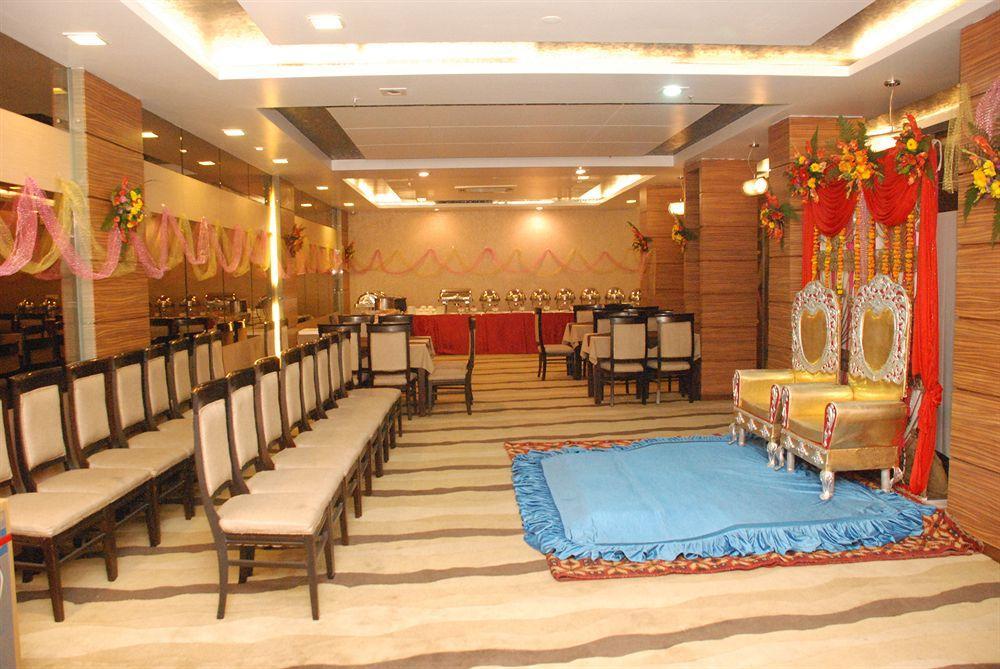Liv Inn - Naraina New Delhi Eksteriør billede